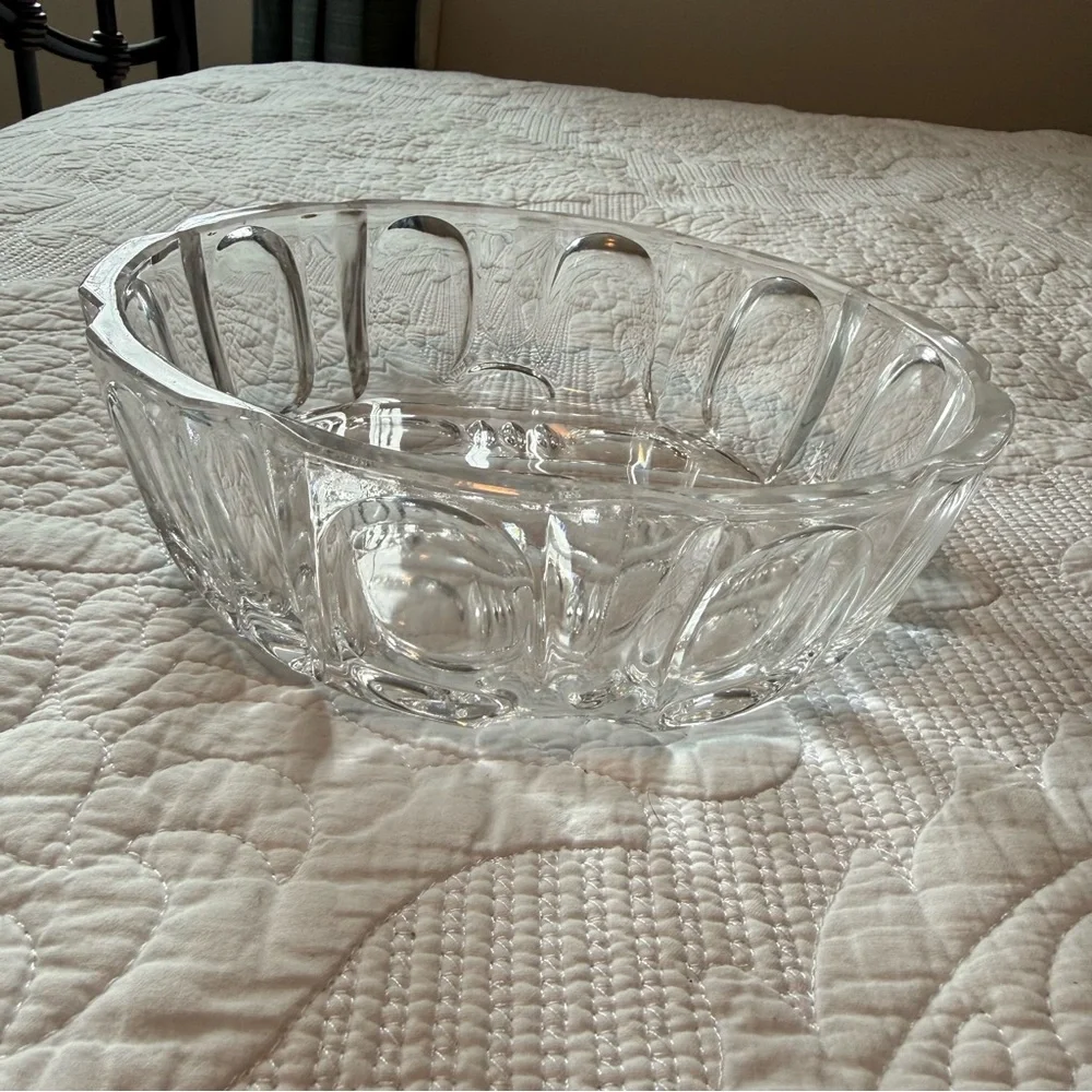 Elegant Clear‎ Glass Serving Bowl